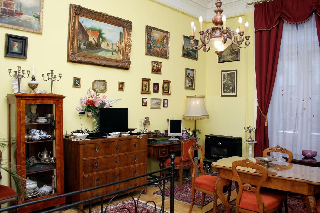 Budapest Tourist Apartments - Jozsef Koerut エクステリア 写真