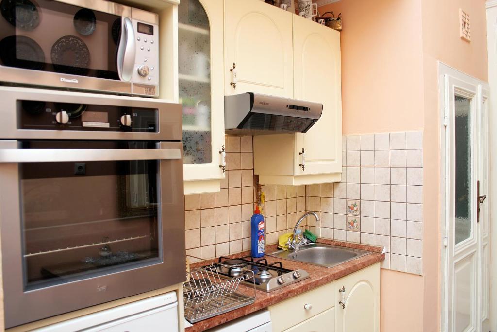 Budapest Tourist Apartments - Jozsef Koerut エクステリア 写真